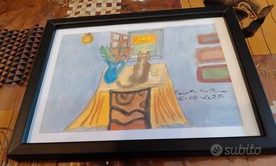 Gatto di spalle che guarda alla finestra