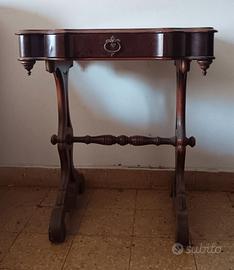 Tavolino intarsiato inizi Novecento