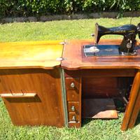 Macchina da cucire d'epoca