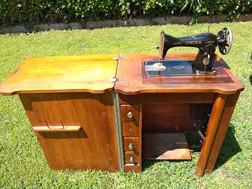 Macchina da cucire d'epoca