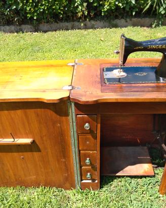 Macchina da cucire d'epoca