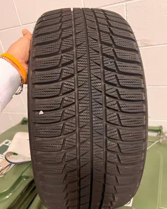 Gomme da neve Bridgeston da 18