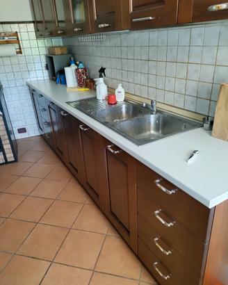 Cucina completa di pensili e lavello doppio