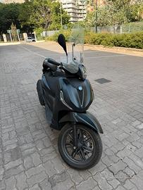 Beverly 400s