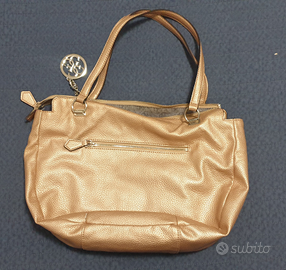 Borsa Guess in ecopelle bronzo dorata