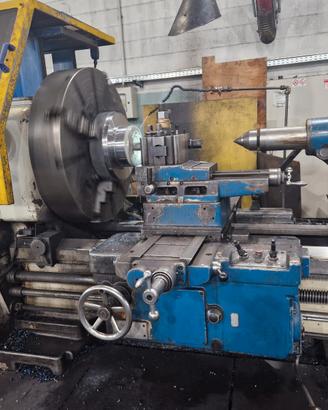Tornitore su macchine tradizionali