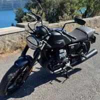 Moto Guzzi v7 stone 2022 nera
