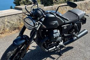 Moto Guzzi v7 stone 2022 nera