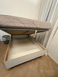 Letto matrimoniale con cassone contenitore – 250 €