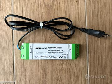 Alimentatore LED 24V 30W Superlight con cavo spina