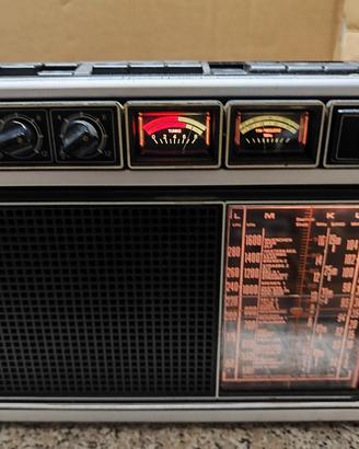 Registratore a cassette radiofonico vintage 