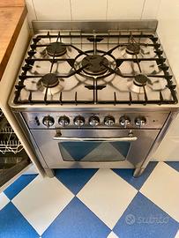 Cucina completa di elettrodomestici