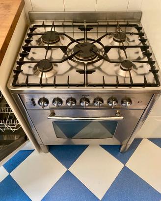 Cucina completa di elettrodomestici