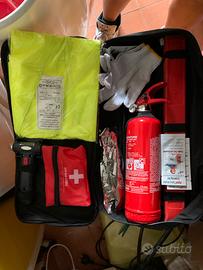 KIT SOCCORSO PER AUTO