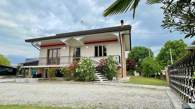 Casa unifamiliare ristrutturata con ampio giardino