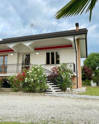Casa unifamiliare ristrutturata con ampio giardino