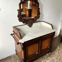 Comò in arte povera con specchio