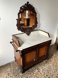 Comò in arte povera con specchio