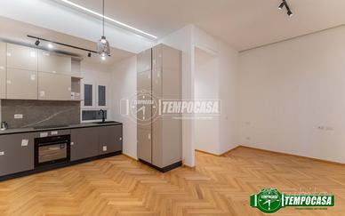 MONOLOCALE RISTRUTTURATO CON BALCONE