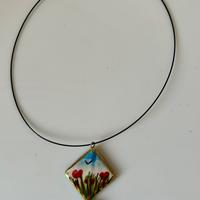 Collana artigianale con ciondolo dipinto a mano