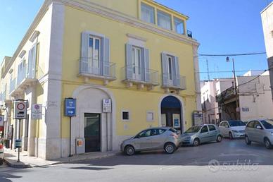 Immobile di 190 m² con 1 locale a Castellana Grott
