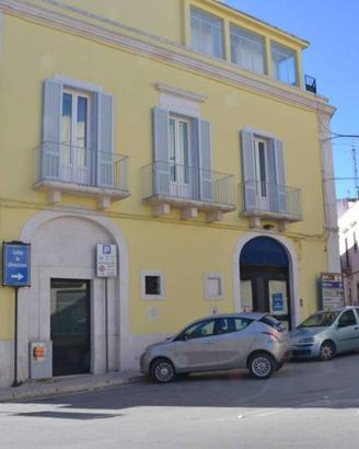 Immobile di 190 m² con 1 locale a Castellana Grott