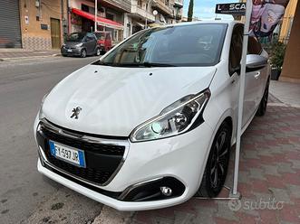 Peugeot 208 PureTech 82 Stop&Start 5 porte Signatu