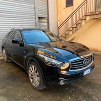 Infiniti FX30d S black & white edtion -motote fuso