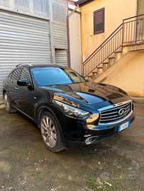 Infiniti FX30d S black & white edtion -motote fuso