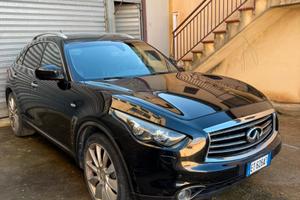 Infiniti FX30d S black & white edtion -motote fuso