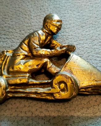 Scultura in bronzo go kart