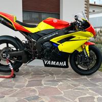Yamaha R1 pronto pista
