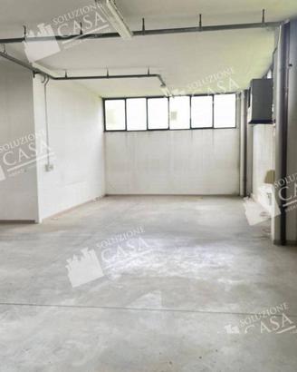 Immobile di 561 m² a Castello d'Argile