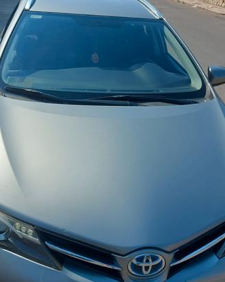 Toyota Auris 1.8  Hibrid  Automat