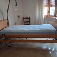 Letto articolato in legno marca Vermeiren