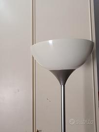 Lampada da Terra Stile Minimal Moderno