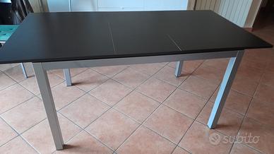 Tavolo allungabile con sedie