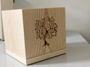 urna-cineraria-caprai-in-legno-cubo-decorato