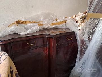 Mobili in piuma di mogano