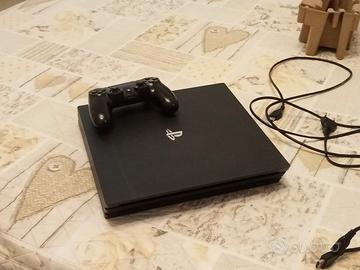 PS4 pro da 1TB ,14 giochi e 1 joystick 