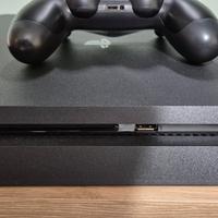 PLAYSTATION 4 CON 2 GIOCHI