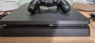 PLAYSTATION 4 CON 2 GIOCHI