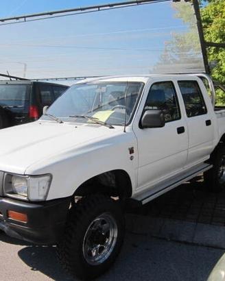 Toyota Hilux 2400/ARIA CONDIZIONATA