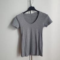 T-shirt Grigia scollo a V basic-Come Nuova