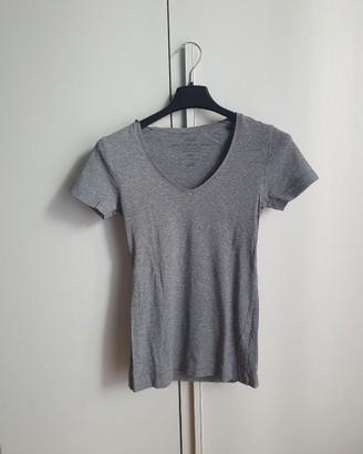 T-shirt Grigia scollo a V basic-Come Nuova