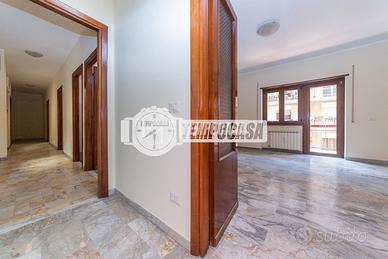 AMPIO QUADRILOCALE CON TERRAZZO,PIGNETO,ROMA