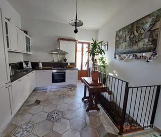 EUPILIO Appartamento piano terra con cantina e box