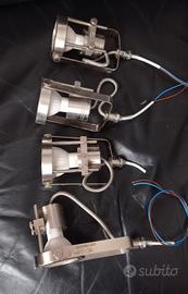 4 faretti in acciaio.
