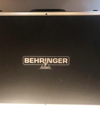 Cassetta Behringer porta pedali