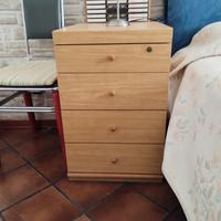 cassettiera legno chiaro 